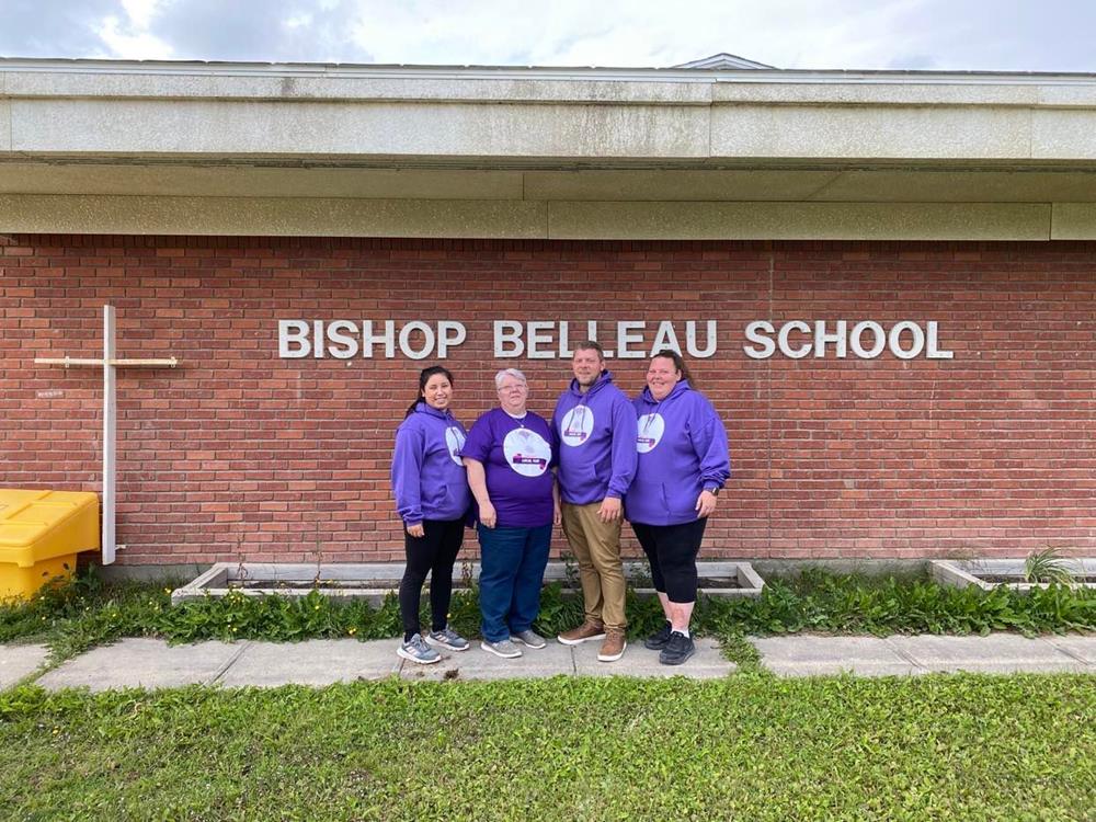 Customer photo from Roger of our Gildan Ultra Cotton T-Shirt - Men's - Screen - Colours, a group of people in front of a brick building